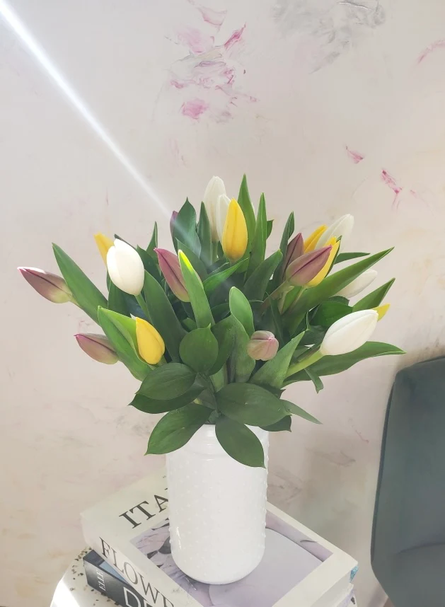 MOTHER'S DAY - 20 Tulips in Basket - Image 3
