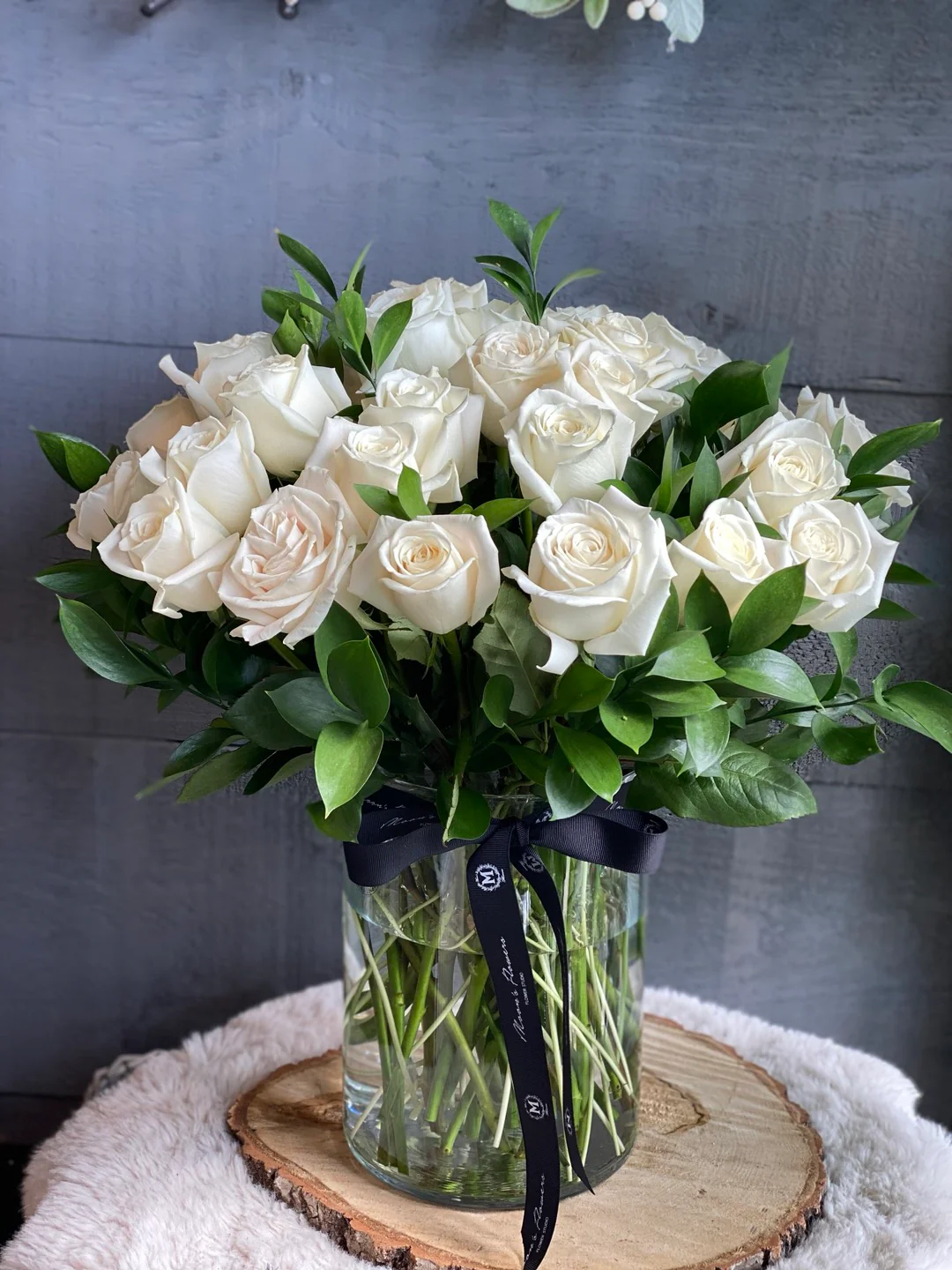 Roses in a Vase - Image 5
