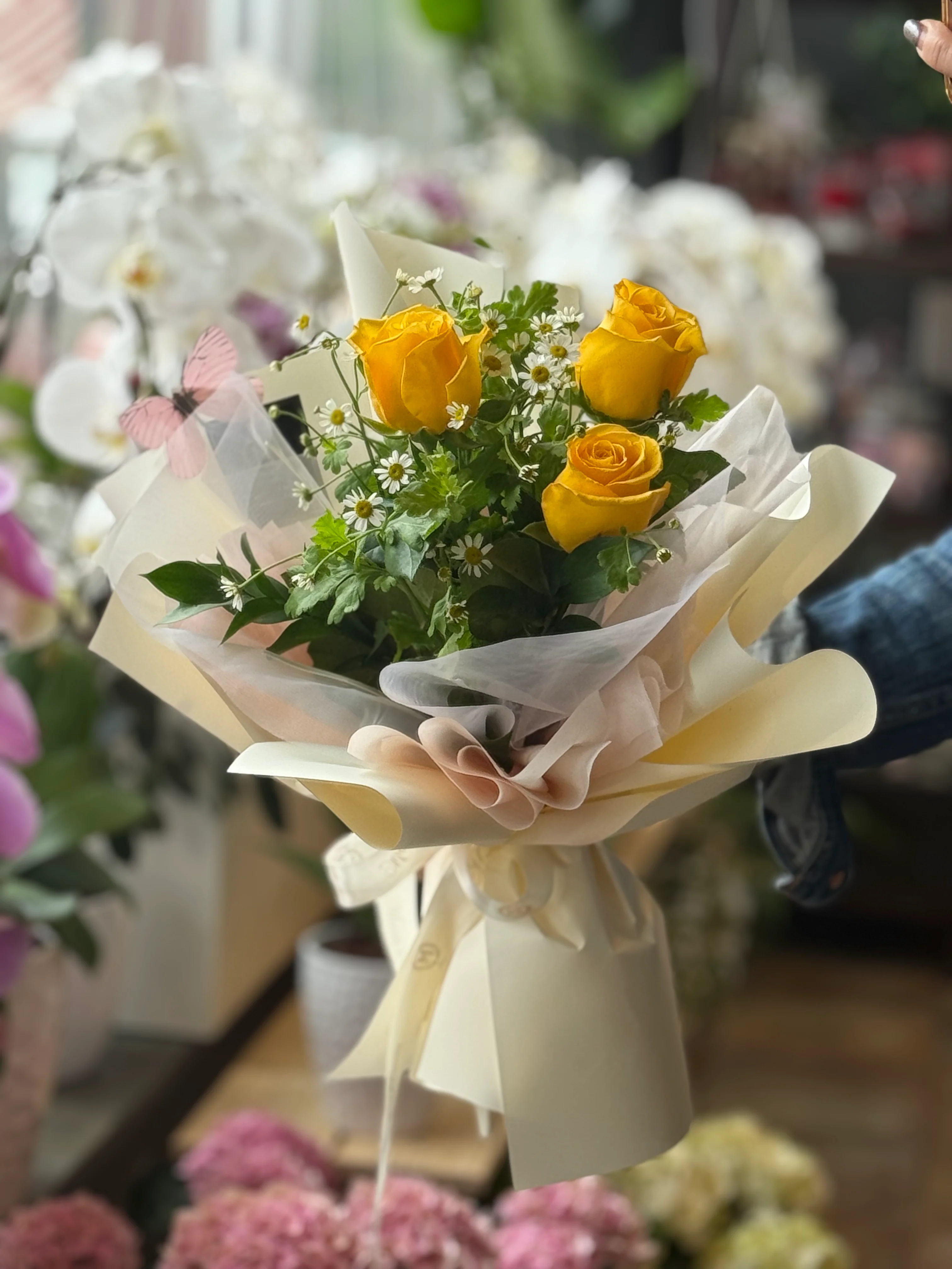 Valentine's Day - 3 Roses Bouquet - Image 5
