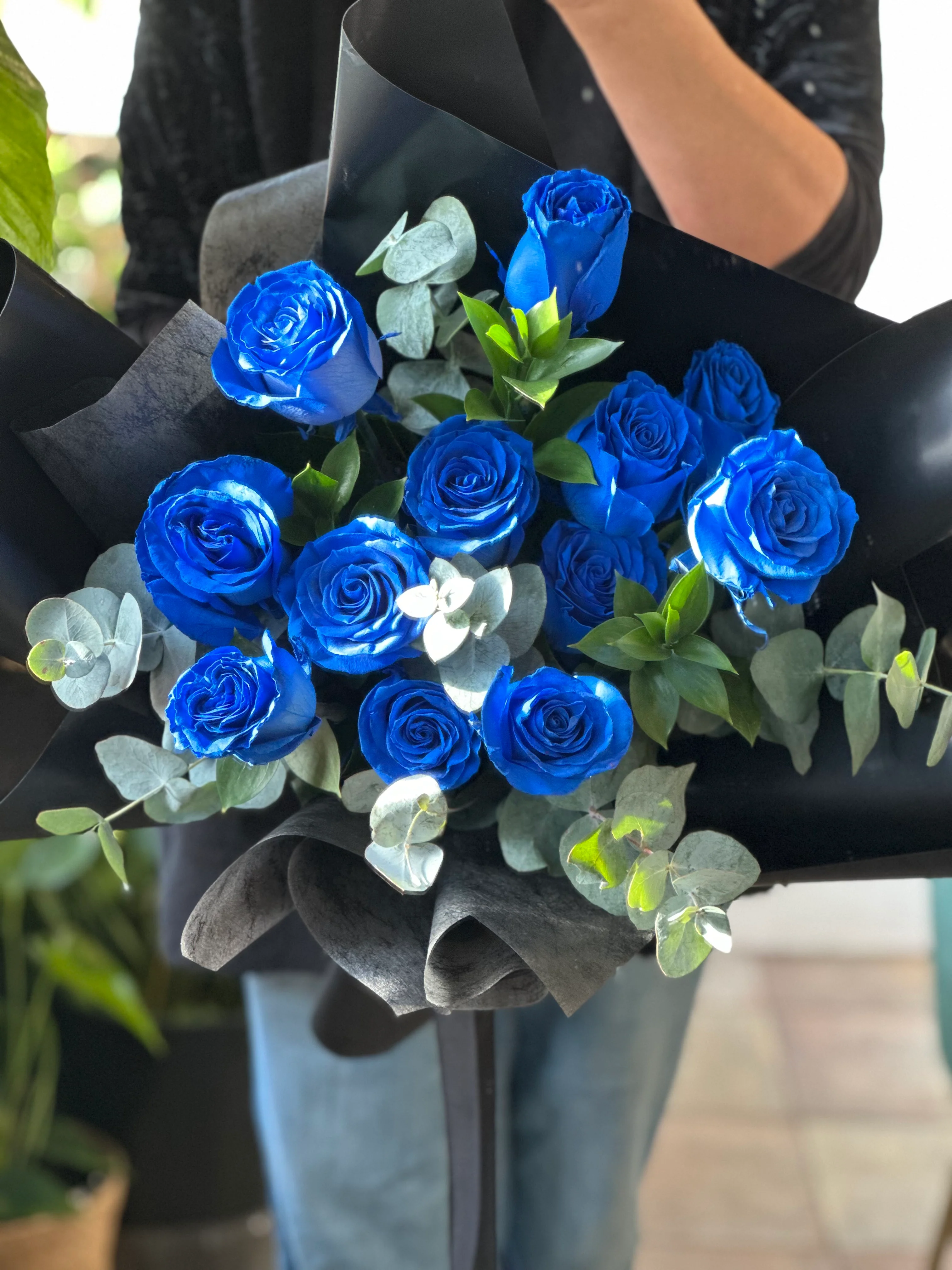 Valentine's Day - Classic Blue Rose Dozen Bouquet - Image 4