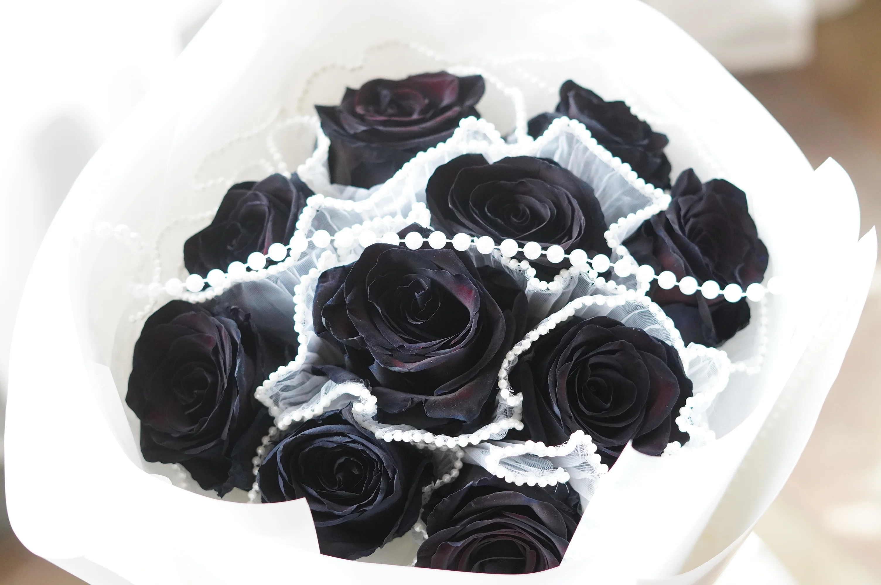 Valentine's Day - Midnight Pearl Rose Bouquet (With 10 Black Roses) - Image 3