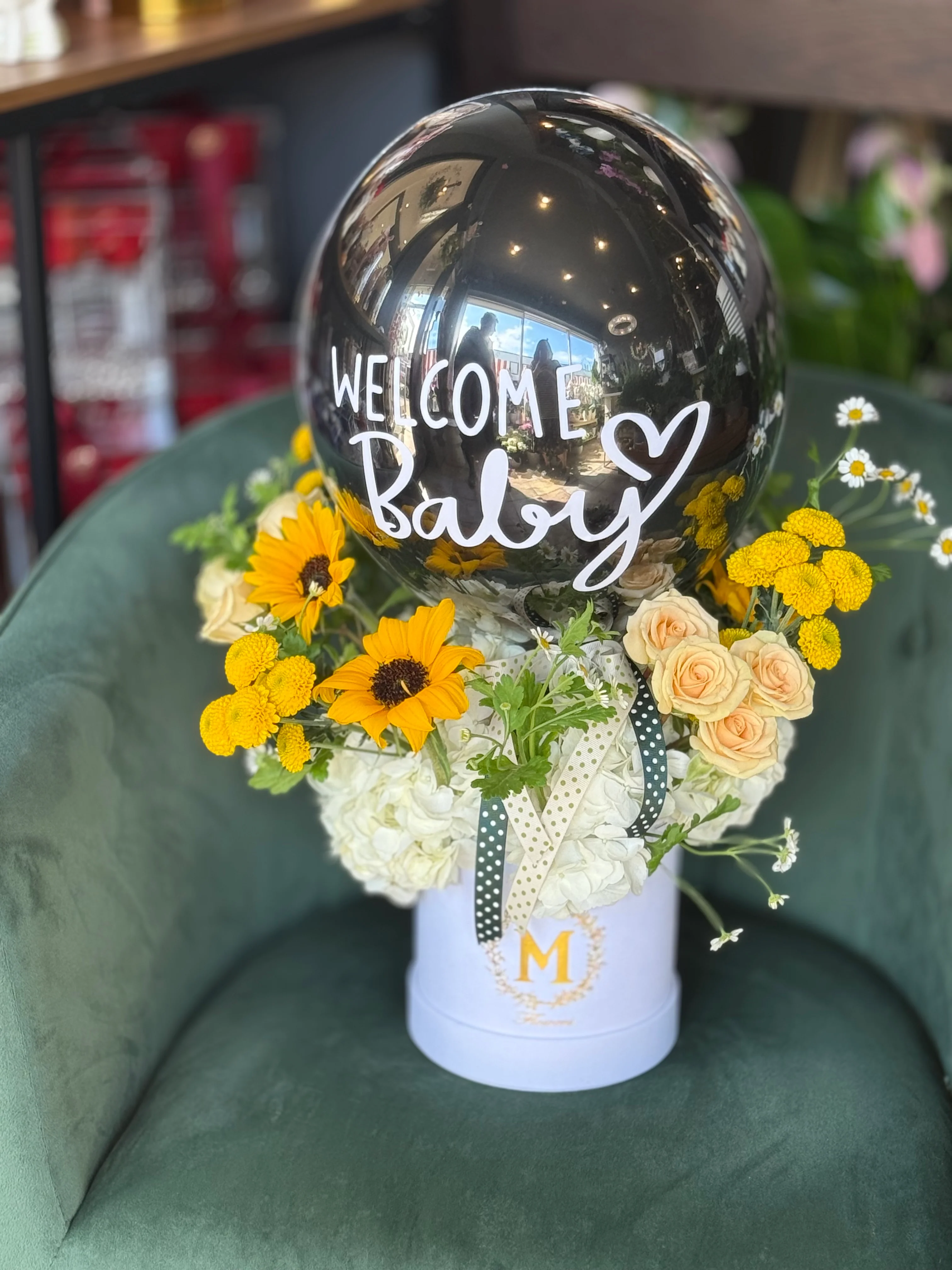 Gender Reveal arrangement With Balloon - Image 2
